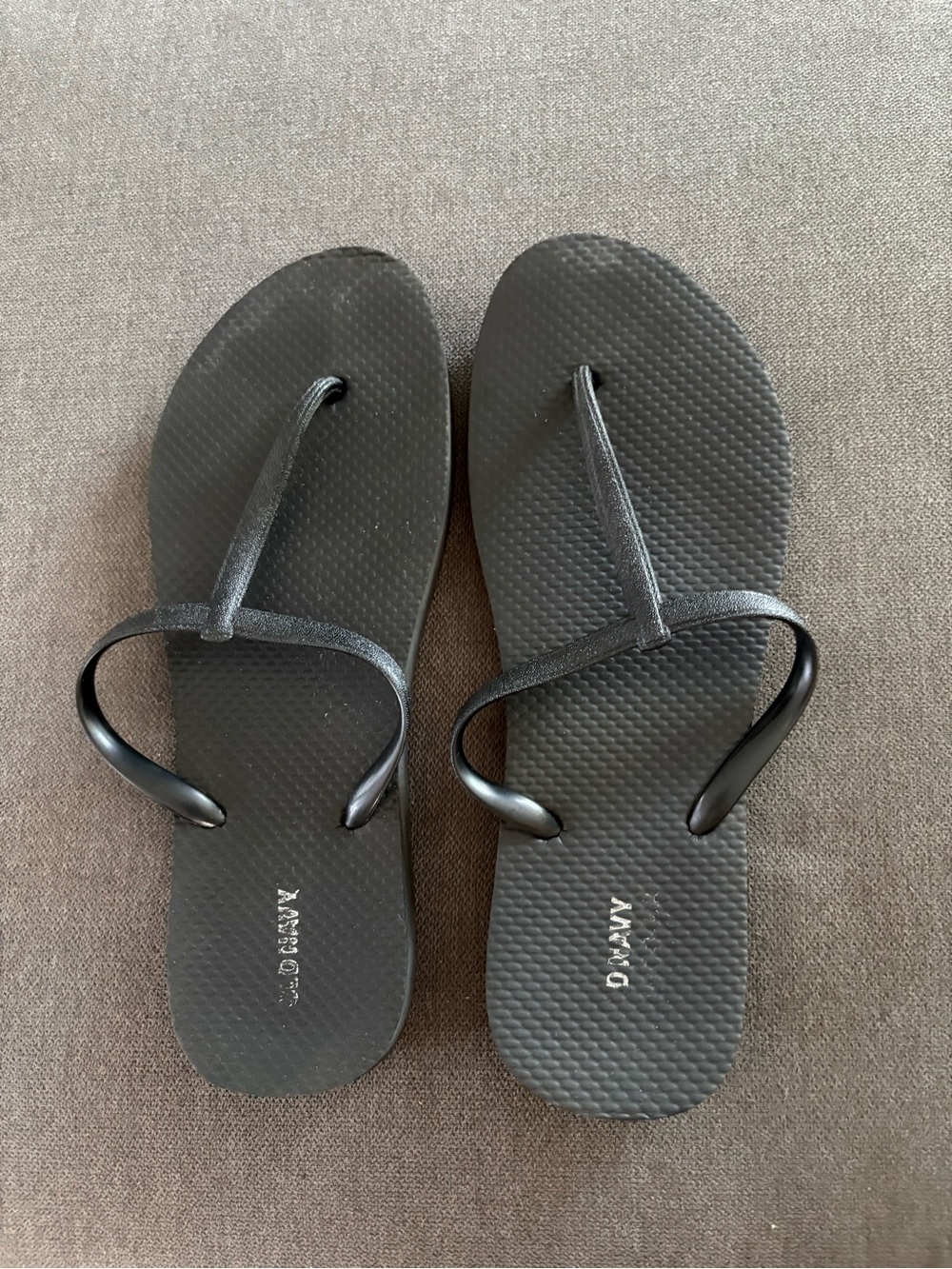 Old Navy Black Women's Minimal T-Strap Sandals